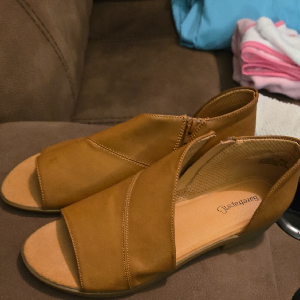 Baretraps Women's Tan Open-Toe Wedge Sandals